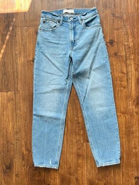 Abercrombie & Fitch The Mom High Rise Medium Wash Jeans Size 25/0R